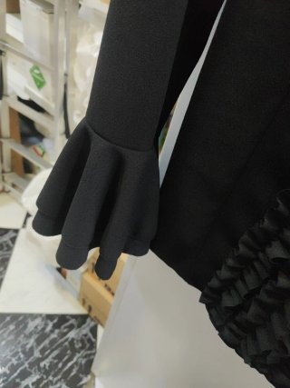 Blusa flamenca negra con volantes