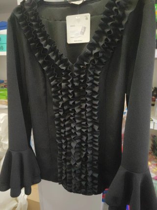Blusa flamenca negra con volantes