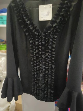Blusa flamenca negra con volantes