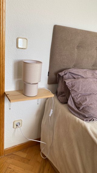 Lampada in ceramica beige e tessuto