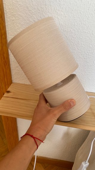 Lampada in ceramica beige e tessuto