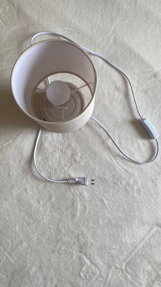Lampada in ceramica beige e tessuto