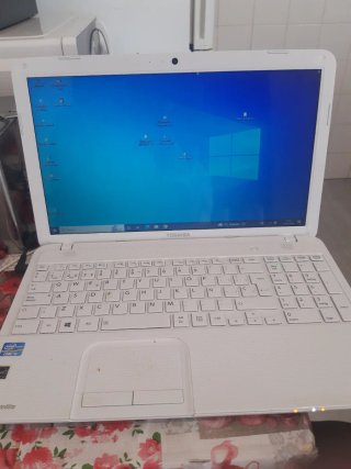 Toshiba Satellite Portátil Blanco