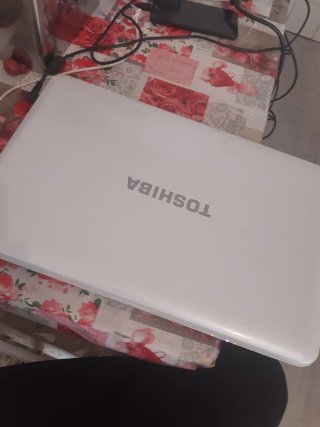 Toshiba Satellite Portátil Blanco