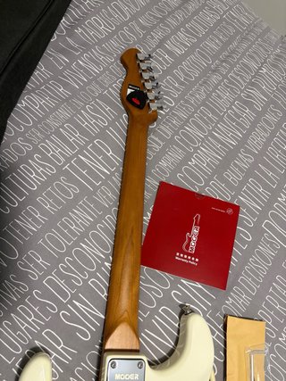 Guitarra Mooer MSC10 PRO Blanca nueva