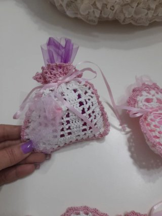 Sacchetti portaconfetti uncinetto rosa e bianco