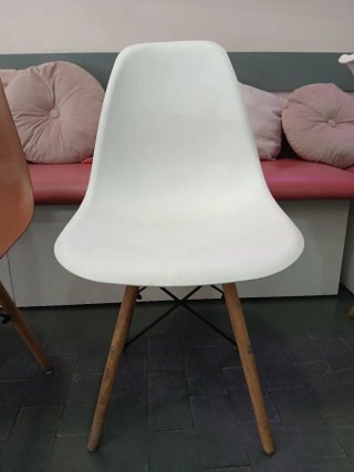 Mesa y 4 sillas de bar