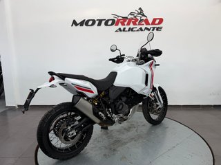 Ducati Desert X Blanca