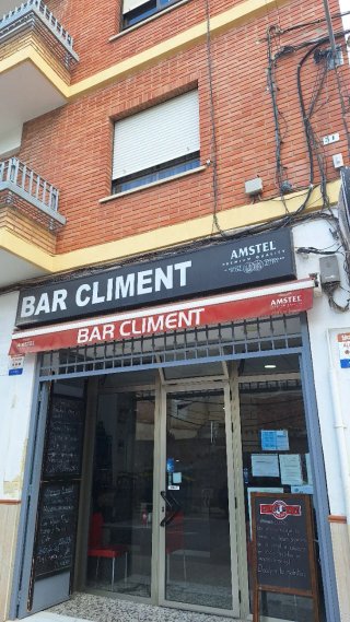 Se traspasa  bar en Valencia