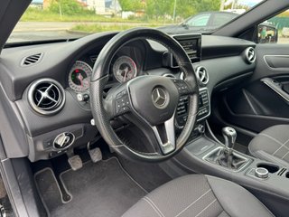 Mercedes-Benz Clase A 200 Gasolina Techo Pano.