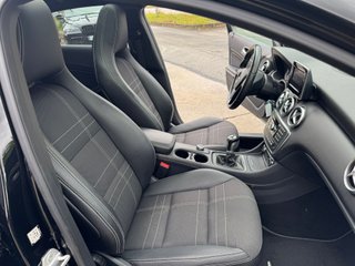 Mercedes-Benz Clase A 200 Gasolina Techo Pano.