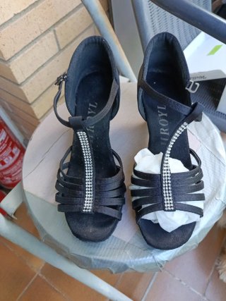 Zapatos de baile negros con pedrería