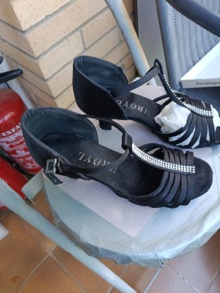 Zapatos de baile negros con pedrería