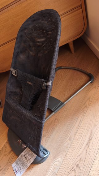 Mecedora BabyBjorn Navy Mesh con Juguete