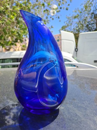 Jarrón de cristal azul