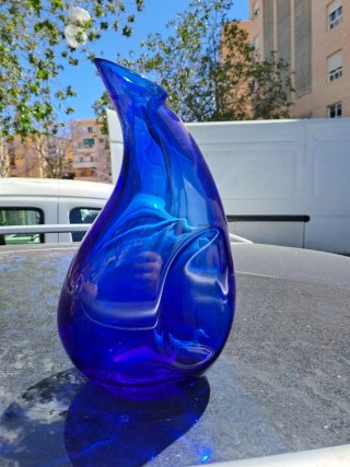 Jarrón de cristal azul
