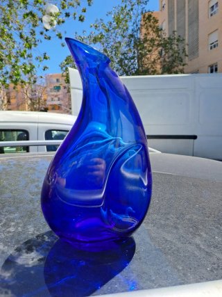 Jarrón de cristal azul