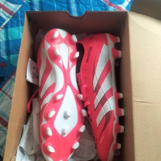 Botas de fútbol Adidas Predator rosas