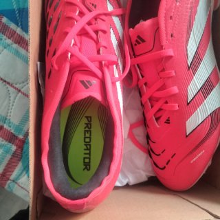 Botas de fútbol Adidas Predator rosas