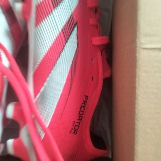 Botas de fútbol Adidas Predator rosas
