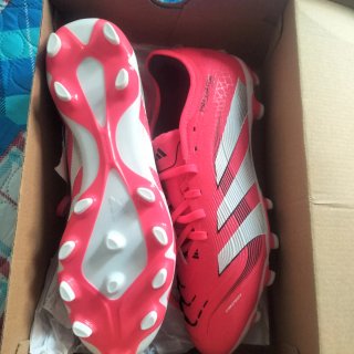 Botas de fútbol Adidas Predator rosas