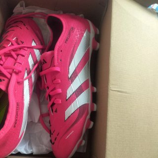 Botas de fútbol Adidas Predator rosas