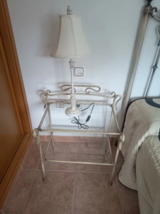 Conjunto Forja: Cabecero, mesillas y lámparas