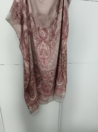 Fular estampado paisley beige y rosa