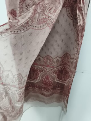 Fular estampado paisley beige y rosa