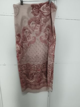 Fular estampado paisley beige y rosa