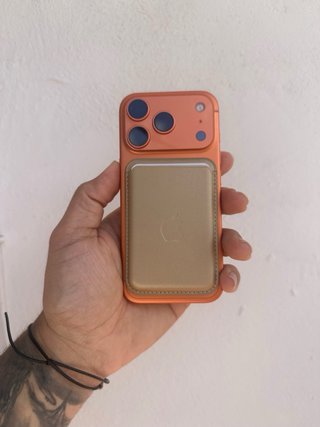 Tarjetero iPhone Cuero MagSafe Dorado