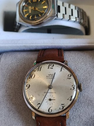 Lote de 2 Relojes uno de señora y otro de hombre