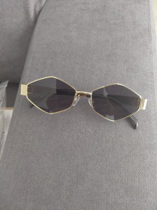 Gafas de sol vintage doradas