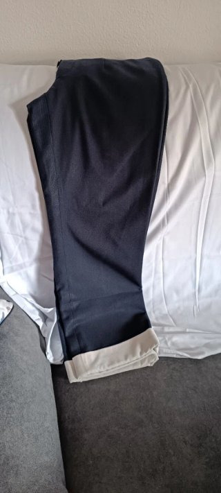 Pantalón flamenco azul marino con vuelta beige