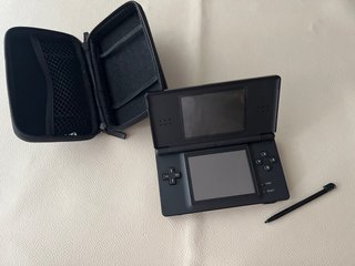 Nintendo DS Negra + 2 Juegos