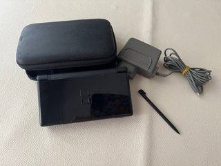 Nintendo DS Negra + 2 Juegos