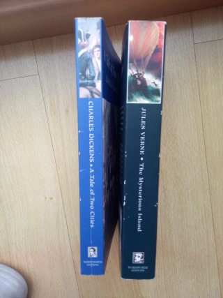 Dos libros de literatura clasica en ingles.