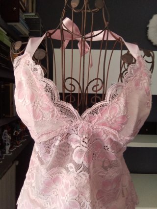 CONJUNTO ENCAJE ROSA TOP Y FALDA