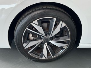 Peugeot 308 5P Allure BlueHDi 130 S&S EAT8
