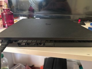 PS4 Slim Sony + 2 juegos