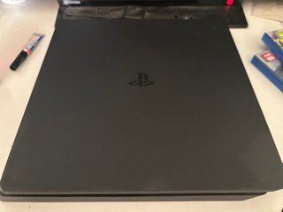PS4 Slim Sony + 2 juegos