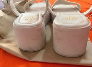 Sandalias plataforma blancas y rosas