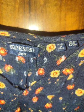 Camiseta tirantes floral Superdry azul marino