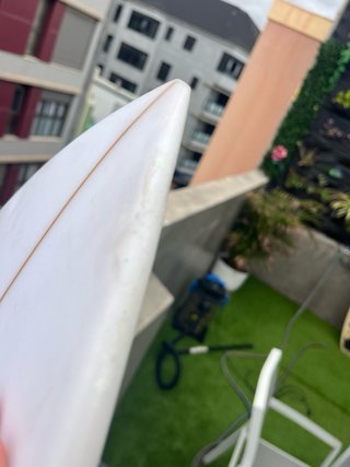 Tabla de surf Roxy 6'2 con leash, quillas y funda