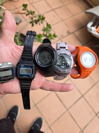 Lote 4 relojes digitales Sanyo y Geonaute