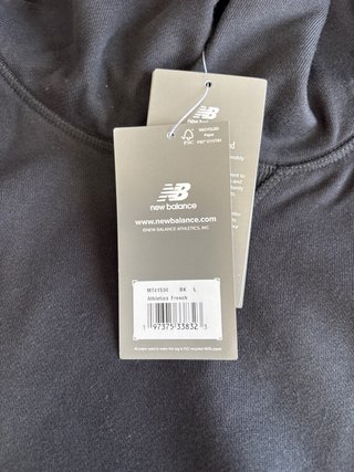 Sudadera New Balance negra