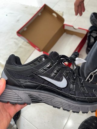 Zapatillas Nike P-6000 Negras y Plateadas