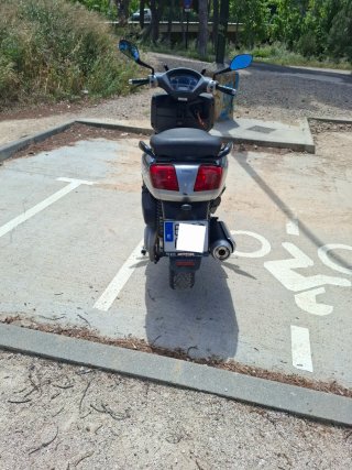 Yamaha Versity 300 Plata