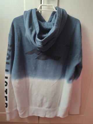 Sudadera Hollister degradada azul y blanca