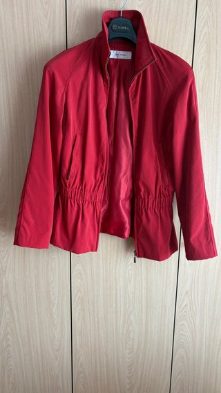 Elegante trench Zara M cereza nueva